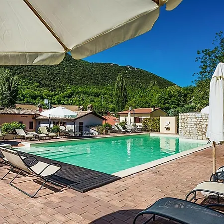 Apartament Awesome In With Kitchen Foligno